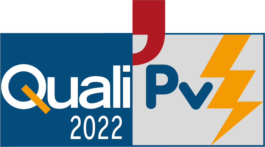 Logo QualiPV 2022 avec éclair jaune et orange.